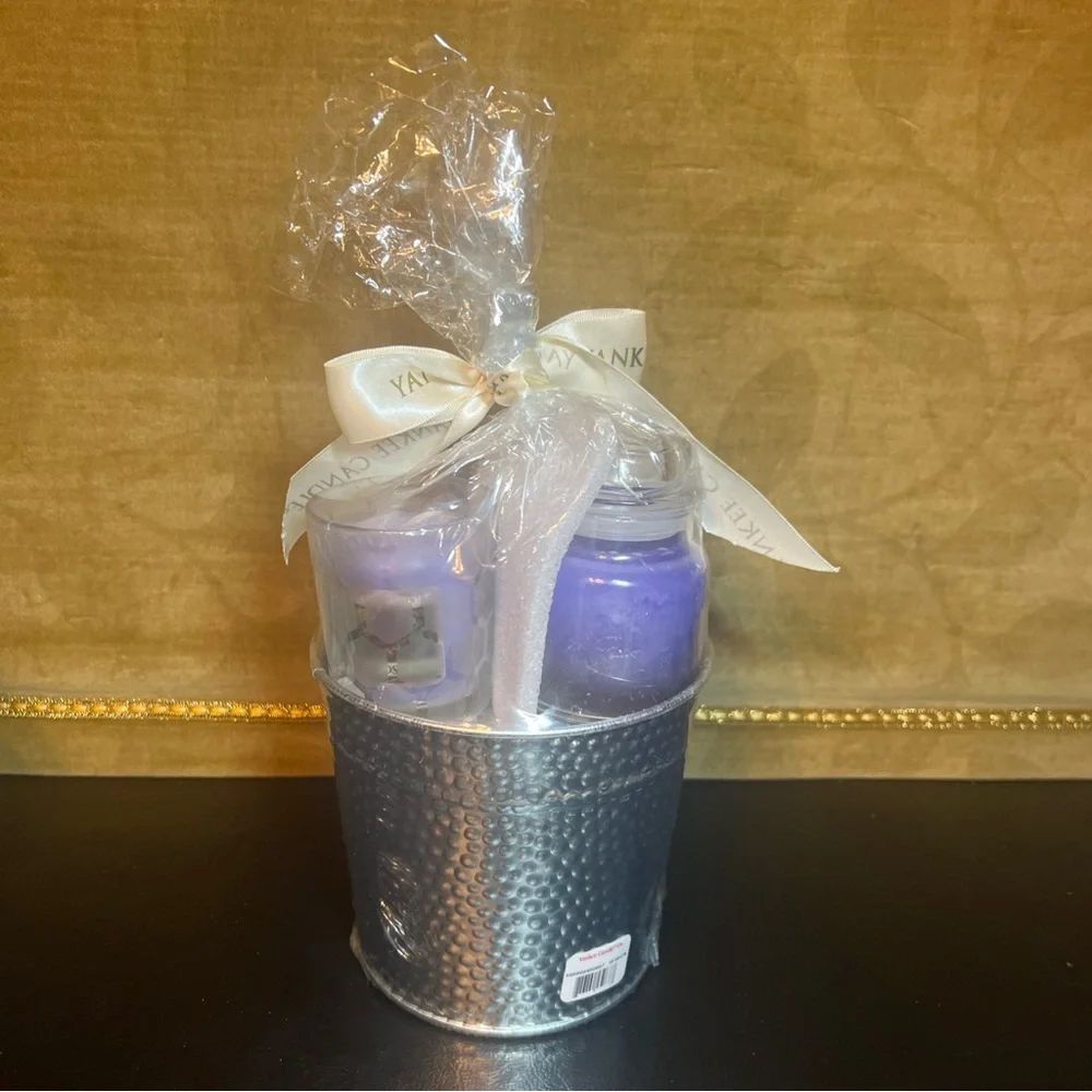 Yankee Candle Lilac Blossoms 3pc Gift Set 3.7oz Jar 2 Votives Glass Bucket New - Picture 3 of 8